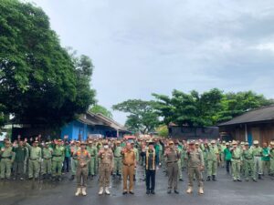 Penyerahan Seragam Linmas dan Insentif Linmas Triwulan I Tahun Anggaran 2022