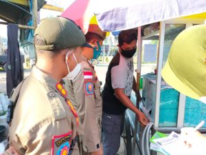 Patroli Wilayah Memberikan Surat Himbauan terhadap PKL dan Penertiban Spanduk
