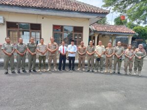 KUNJUNGAN KERJA WALIKOTA METRO dr. H. WAHDI,Sp.OG(K),MH KE KANTOR  SATUAN POLISI PAMONG PRAJA KOTA METRO