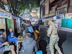 KEGIATAN PENJAGAAN DAN PENERTIBAN ANAK JALANAN (PENGAMEN) DI TAMAN SANTAP SUMUR BANDUNG DAN PATROLI ANAK JALANAN (PENGAMEN) DI LAMPU MERAH