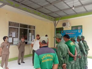 Pelatihan dan Pembinaan Satlinmas Kelurahan Yosorejo Kecamatan Metro Timur