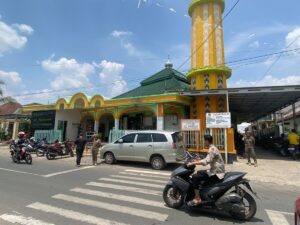 Praja Wanita Satpol PP Kota Metro Melaksanakan PAM Masjid Ibadah Sholat Jumat