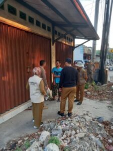Penegakan Perda Tentang Pemanfaatan Lahan Dan Pengelolaan Sampah Rumah Tangga