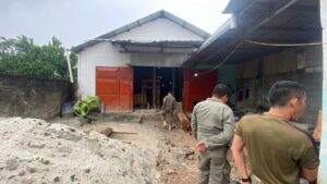 Bidang Perda melaksanakan Menindak Lanjuti Bangunan Gudang