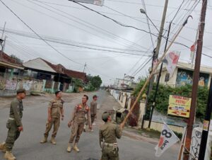 PATROLI SPANDUK DAN BANNER SATPOL PP KOTA METRO