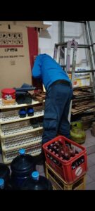 Evakuasi Ular Masuk ke Dalam Garasi Rumah
