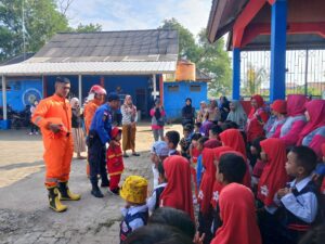 Edukasi dan Mengenalkan Keprofesian Pemadam Kebakaran dan Penyelamatan