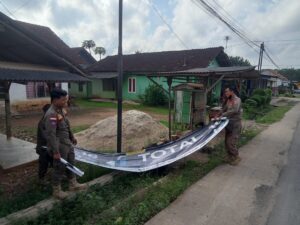 Patroli Spanduk dan Banner yang dipasang di fasilitas Umum