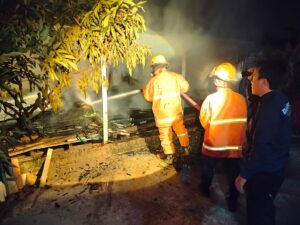 Kebakaran Pada Tumpukan Kayu