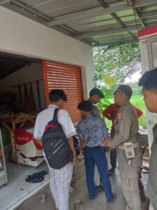 Patroli dan Penertiban PKL, Spanduk, Banner serta Anak Sekolah