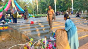 Patroli dan Penertiban PKL di Taman Kota Metro