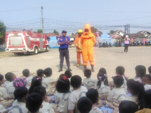Edukasi dan Pengenalan Profesi Damkar kepada Anak TK