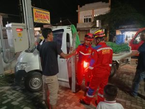Membantu Warga Membuka Kunci Mobil yang Terkunci dari Dalam