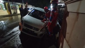 Evakuasi Mobil Terperosok