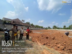 Anggota Bidang Perda melakukan Pengecekan Lahan atau Bangunan