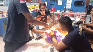 Cincin Yang Tersangkut di Jari Manis