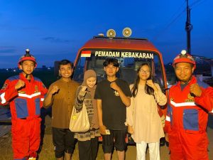 Membantu Mencari Handphone masuk Saluran Air (Setier)