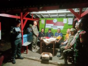 Satpol PP melaksanakan Patroli Pos Ronda Bersama Satlimas Kelurahan