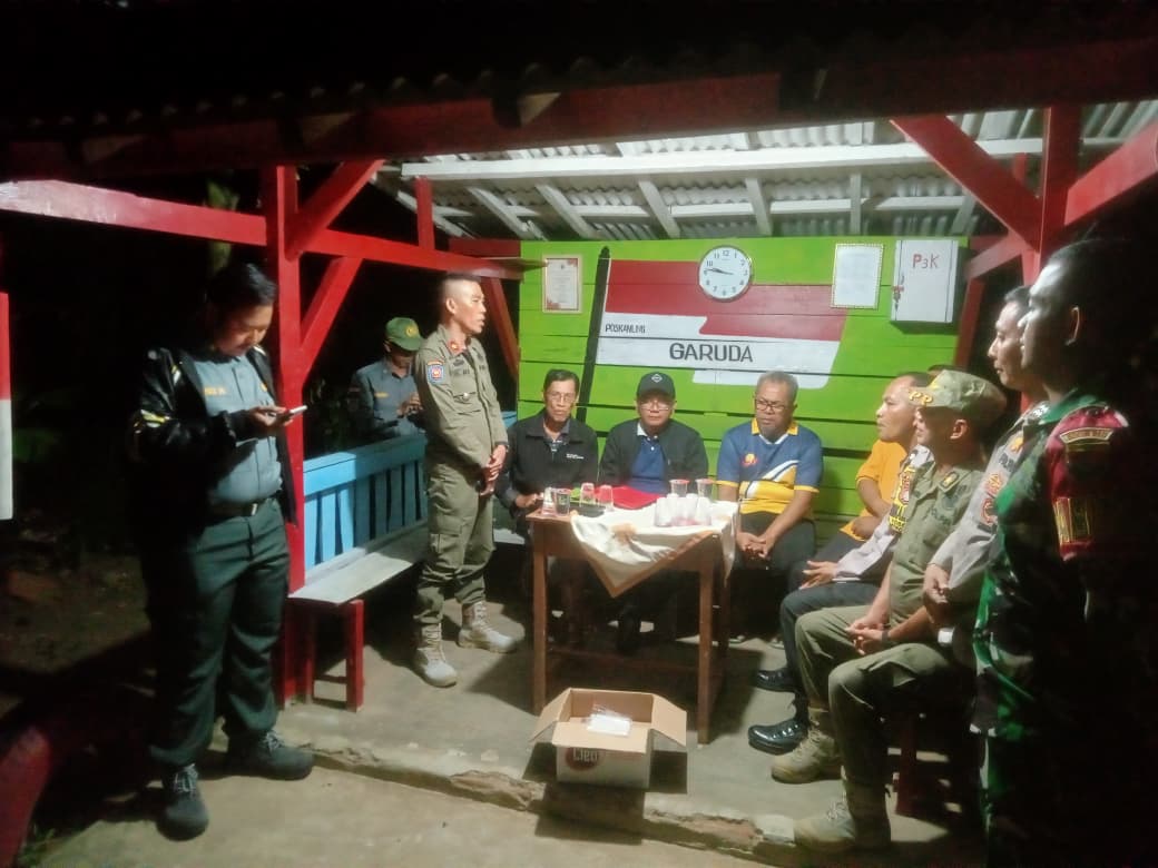 Satpol PP melaksanakan Patroli Pos Ronda Bersama Satlimas Kelurahan