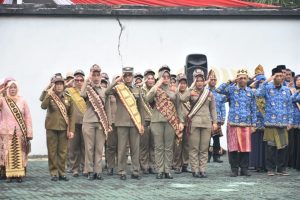 Praja Wanita mengikuti Upacara Ziarah