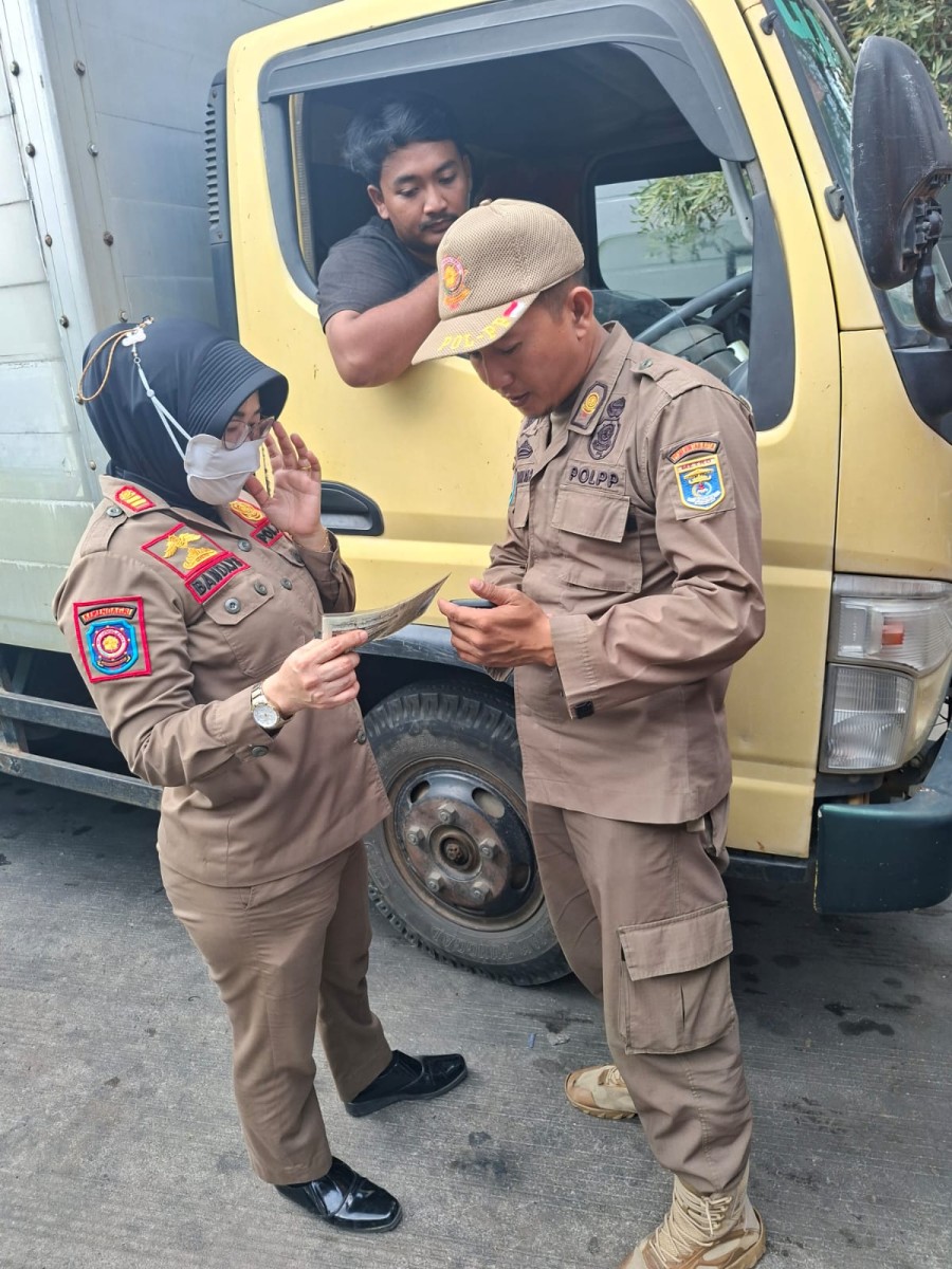 Pengawasan dan Pemeriksaan Kesesuaian Identitas Kendaraan pada Saat Pengisian BBM